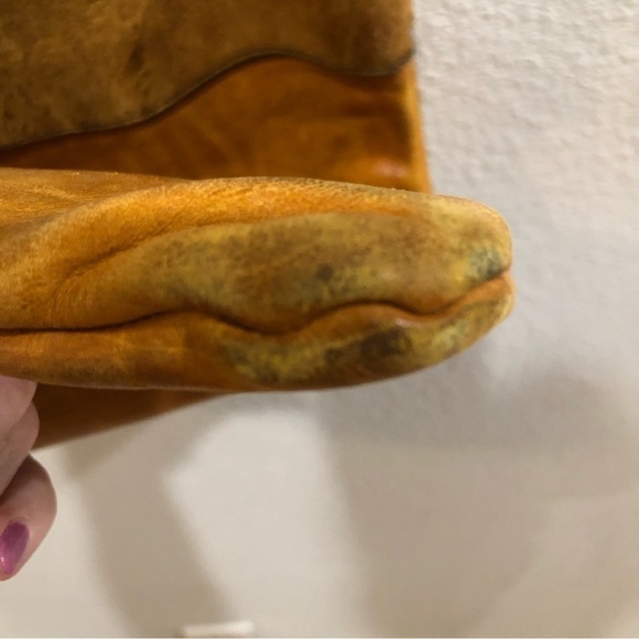 Vintage, possibly hand made,rustic tooled leather pouch with shoulder strap. - Picture 6 of 11